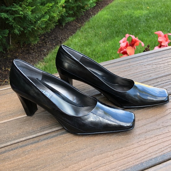 Black Genuine Eel Skin Pumps - Picture 2 of 8